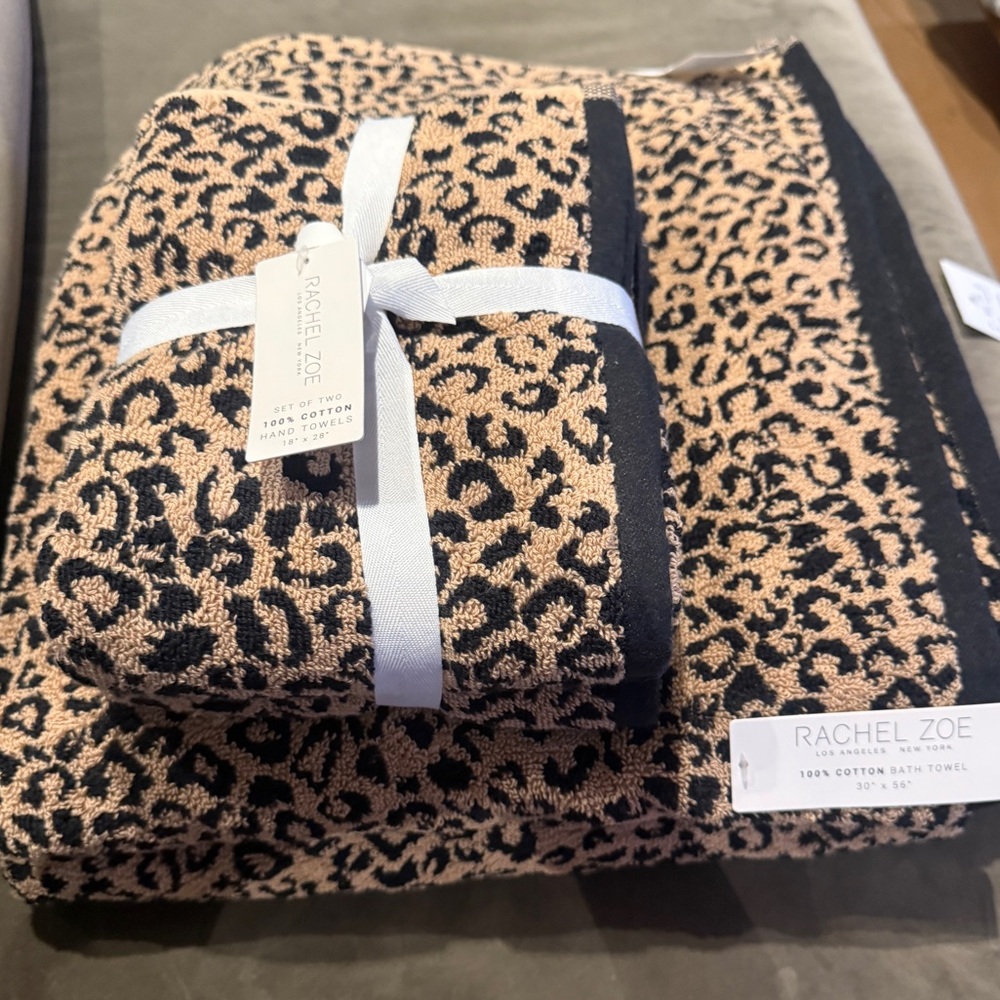 Rachel Zoe 4 Pc Set Leopard Cheetah Animal Print Bath Hand Towels Set of 4 NWT - Picture 5 of 6